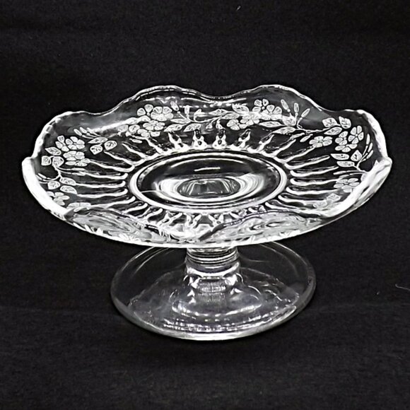 VTG - New Martinsville Glass  "Meadow Wreath" Etched Glass Cheese/Pastry Stand - Picture 1 of 6
